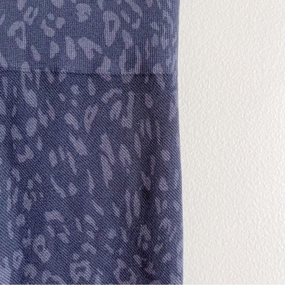 SPANX Look At Me Now Seamless Legging in Black‎ Camo, Size Small - Picture 6 of 10